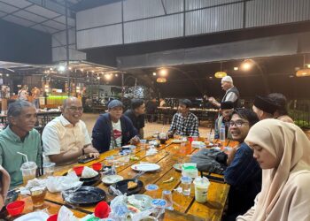 Ketua DPRD Sumbar Berbuka Bersama Dengan Seniman Payakumbuh