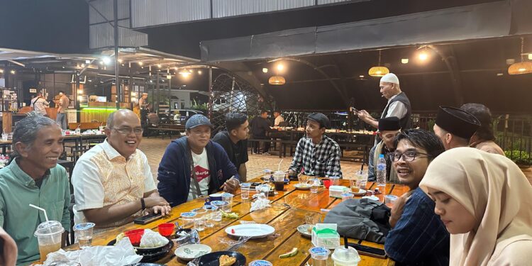 Ketua DPRD Sumbar Berbuka Bersama Dengan Seniman Payakumbuh