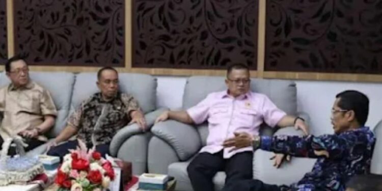 Sekwan Raflis Terangkan Giat DPRD Sumbar pada Anggota DPRD Jambi