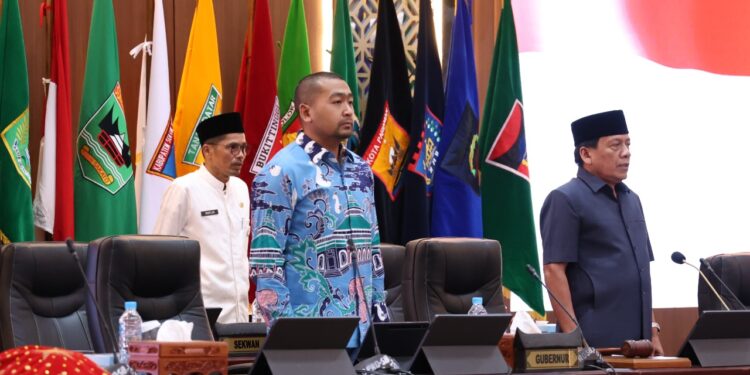 DPRD SUMATERA BARAT PARIPURNA PENYAMPAIAN JAWABAN GUBERNUR TERHADAP PANDANGAN UMUM FRAKSI-FRAKSI