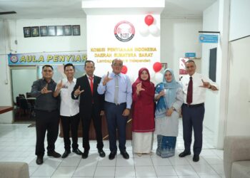 Upacara HUT Kemerdekaan di KPID Sumbar, Supardi: Media Harus Pertahankan Jati Diri Sebagai Pilar Demokrasi Bangsa