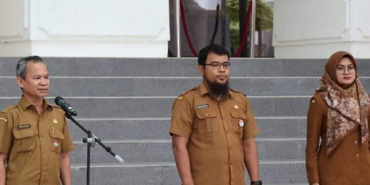 Kabag Persidangan dan Perundang-Undangan DPRD Sumbar, Zardi Syahrir Pimpin Apel Pagi