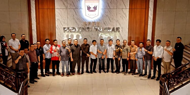 PENTINGNYA SEKRETARIAT DPRD MENINGKATKAN PELAYANAN KOMUNIKASI DAN INFORMASI DALAM MENJAGA MARWAH DPRD