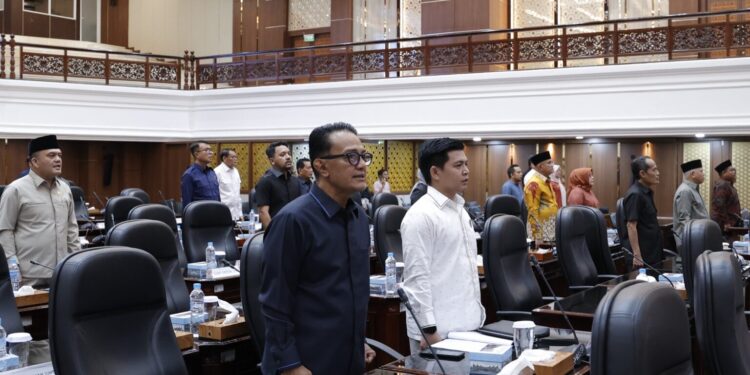 Fraksi-fraksi DPRD Sumbar Sampaikan Pandangan Umum Ranperda APBD Tahun 2025 di Rapat Paripurna