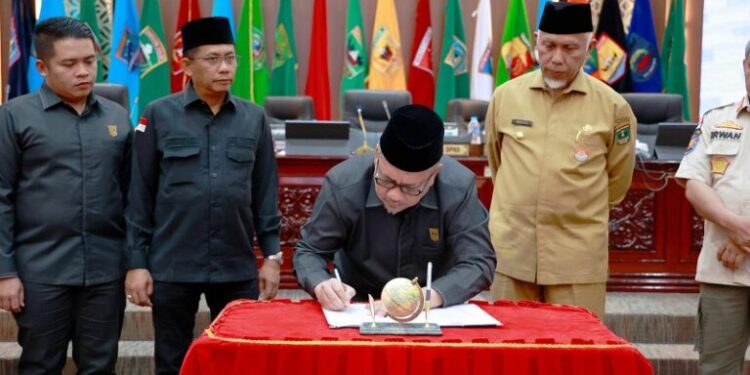 DPRD Sumbar Sahkan Perda Pengelolaan Sampah, Diyakini Lebih Terpadu dan Komprehensif