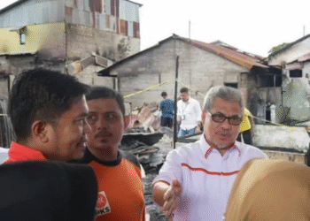 Ketua DPRD Sumbar Serahkan Bantuan ke Korban Kebakaran Pemancungan